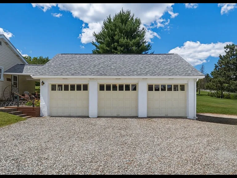 139 Springdale Rd — Photo 9