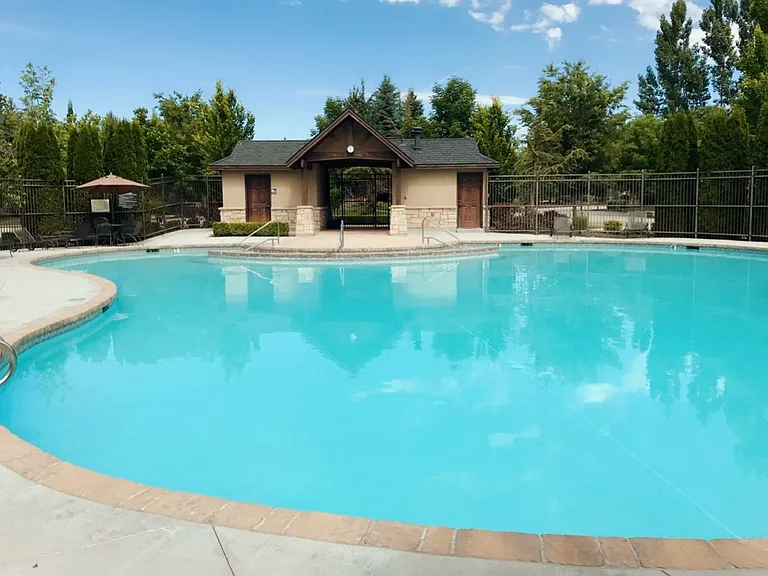 307 E Grove Creek Ln — Photo 9