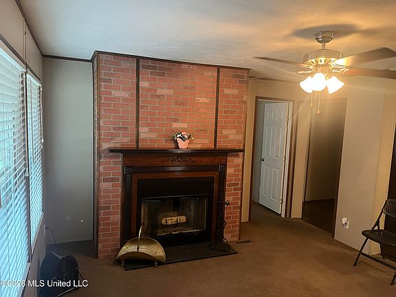 4th image of 106 East St