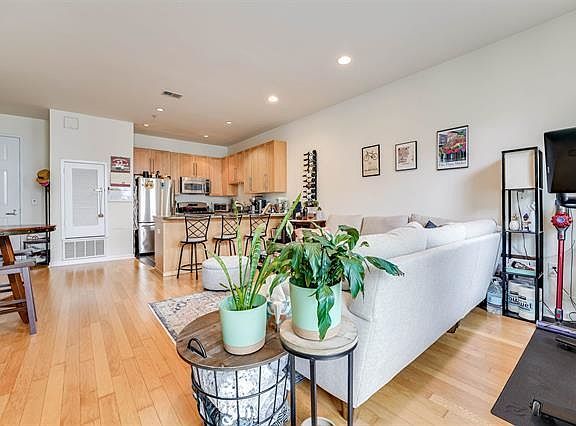 3rd image of 1100 Adams St APT 513