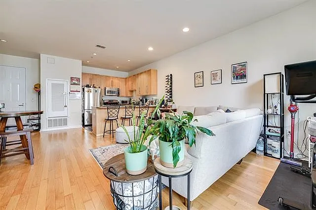 1100 Adams St #513 — Photo 3