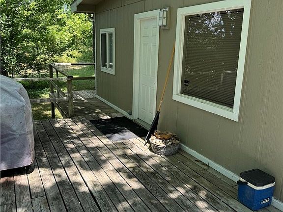 4th image of 633 Butterfield Ave