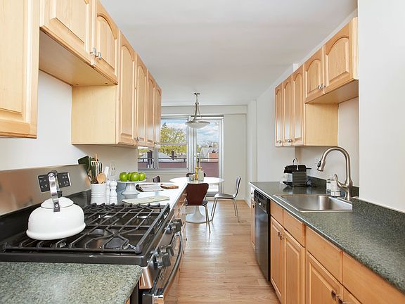 3rd image of 135 Ocean Pkwy APT 4N