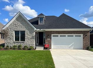 5805 Hartwick Dr, West Bloomfield, MI 48322