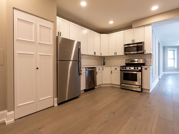 2nd image of 3318-20 N Albany Ave #2
