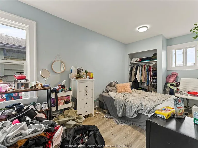 890 Howard Ave — Photo 23