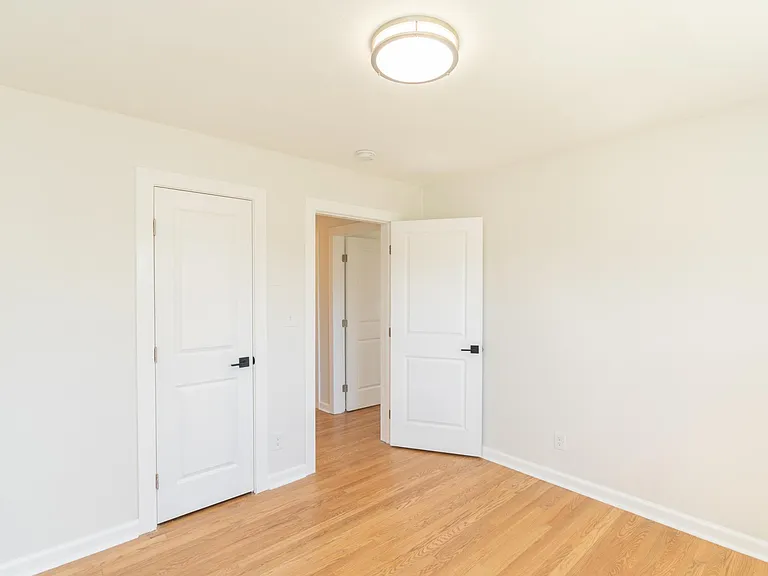 913 Woodmore Ter — Photo 49