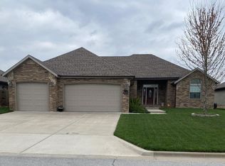 1928 N Trellis Rd, Strafford, MO 65757