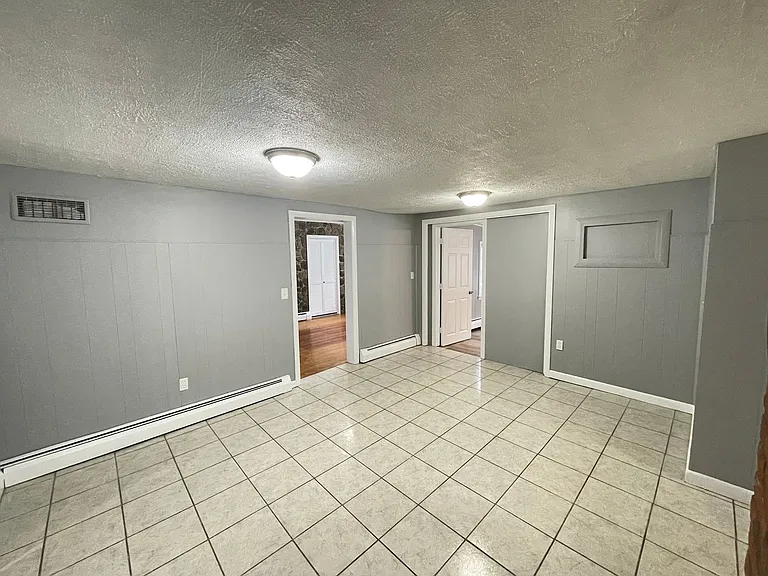 266 Douglas St #1 — Photo 4