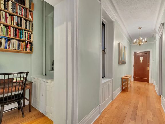 3rd image of 35 Mount Morris Park W APT 2E