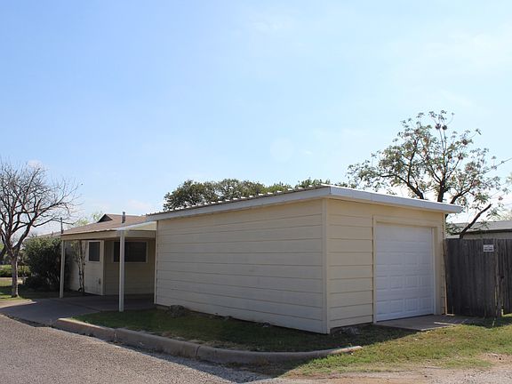5th image of 901 Childress St