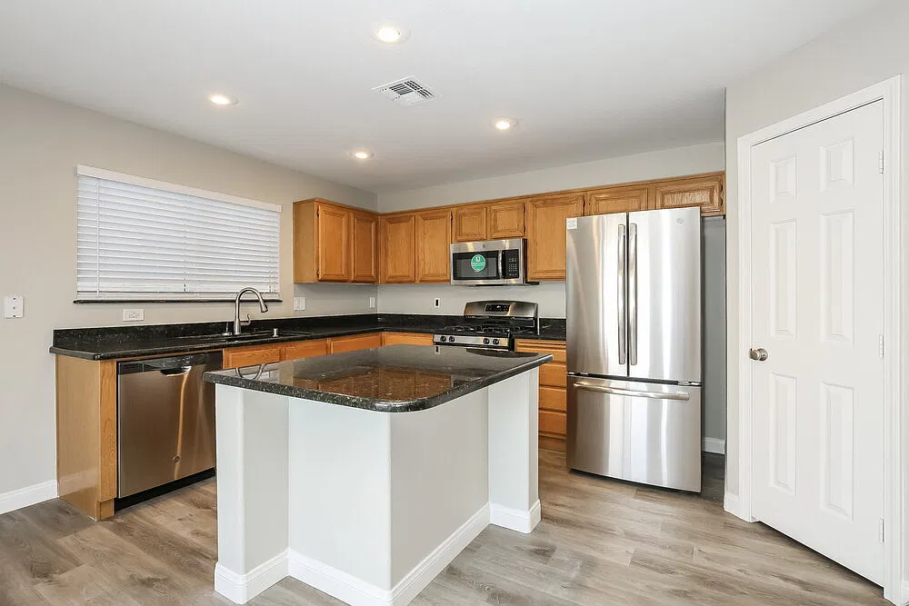 3 bed, 2.0 bath, 2185 sqft, $2,365 — Photo 4