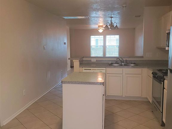 3rd image of 11805 Chanteloup Dr