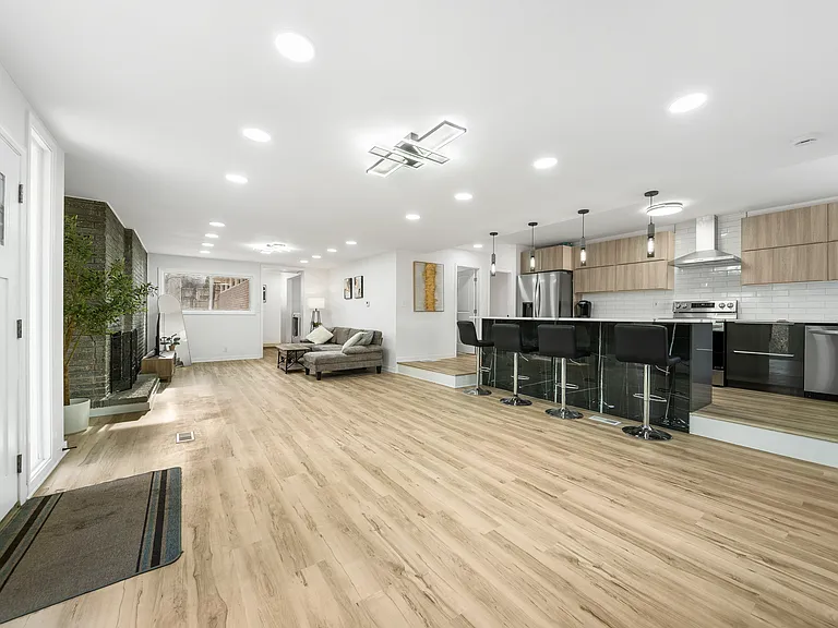 325 Russell Rd — Photo 6