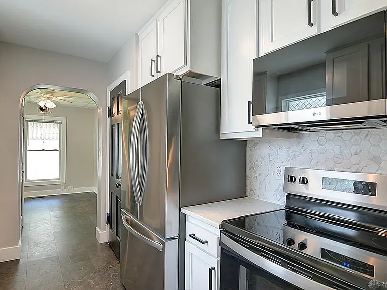 523 Watervliet Ave — Photo 8