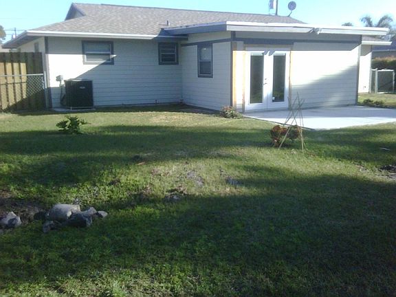 2nd image of 264 SE Ray Ave
