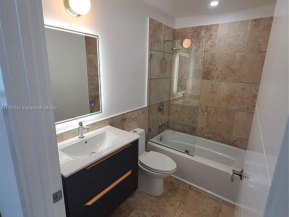 4th image of 825 Michigan Ave #4