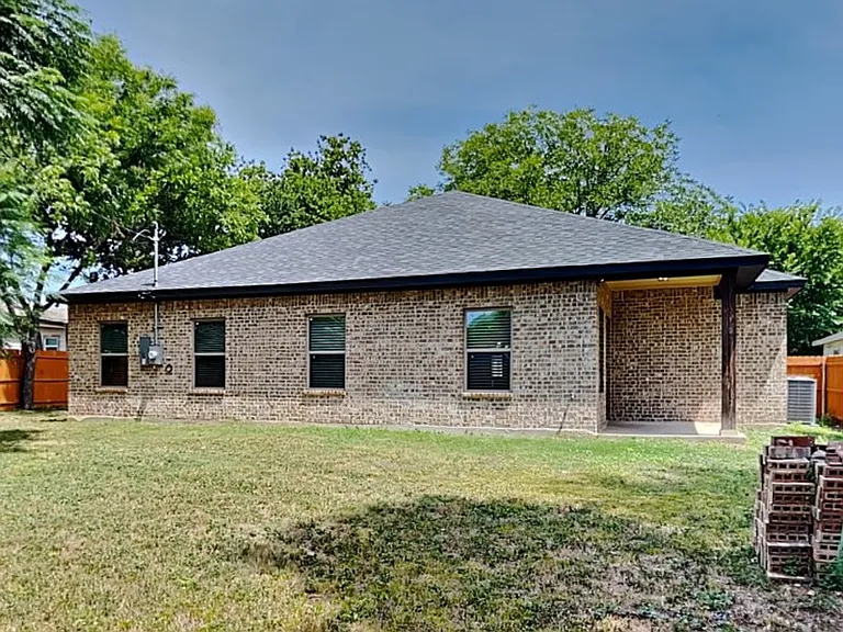 2512 Sharon St — Photo 15