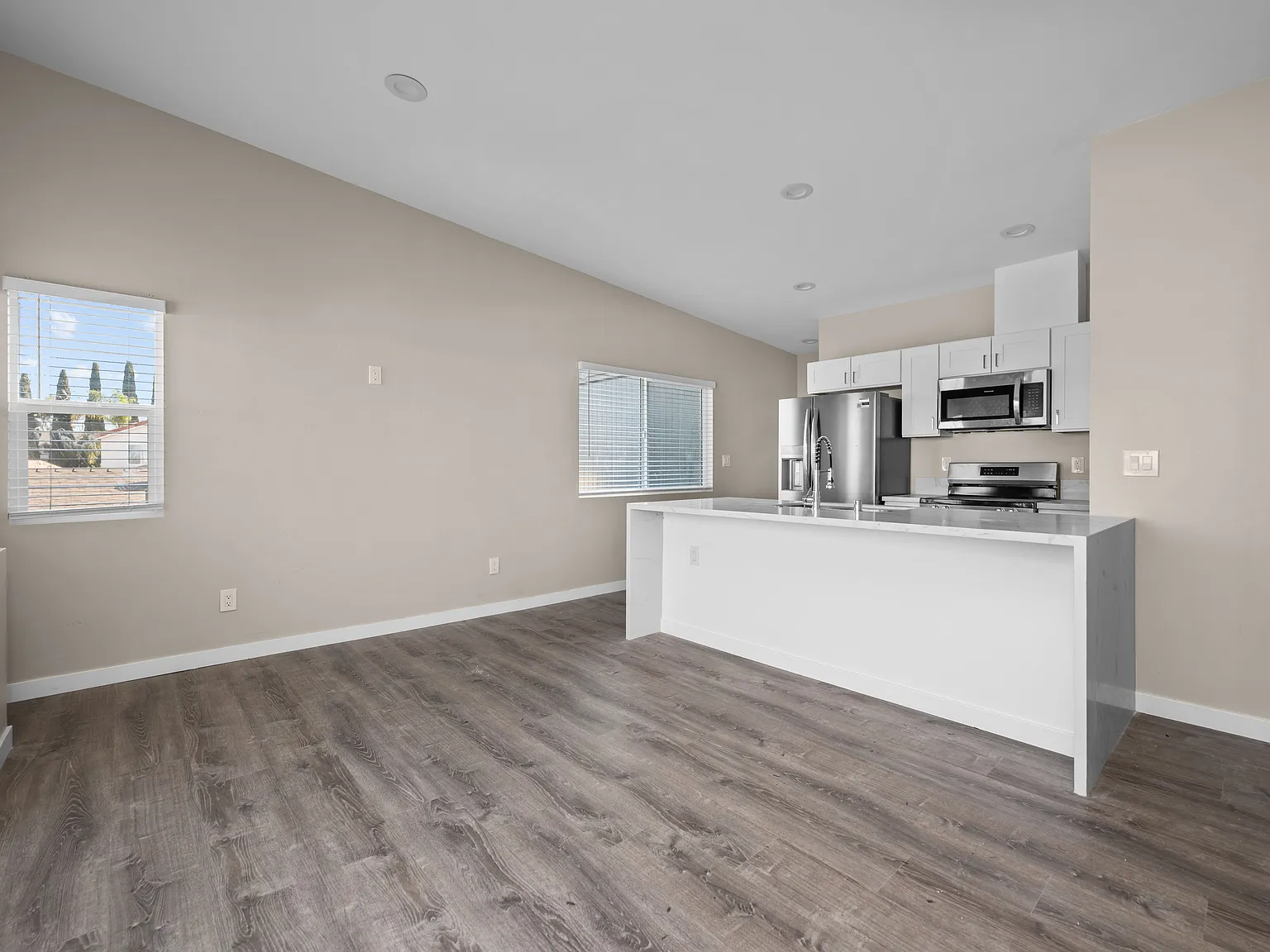 5 bed, 1153 sqft, $4,000 — Photo 3