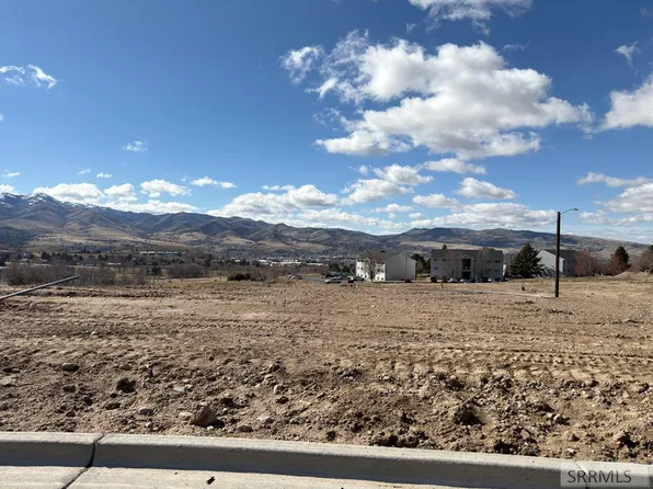 19 Falcon Ridge Dr, Pocatello, ID 83201