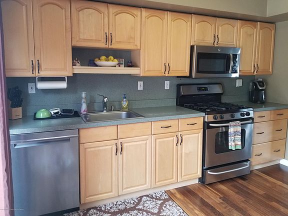 4th image of 915 Fairview Dr
