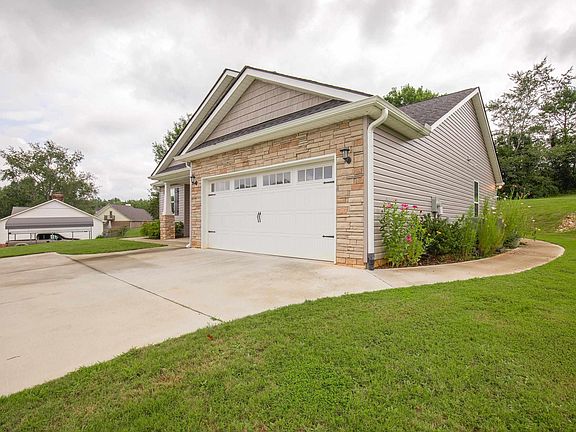 5th image of 421 Woodfield Dr