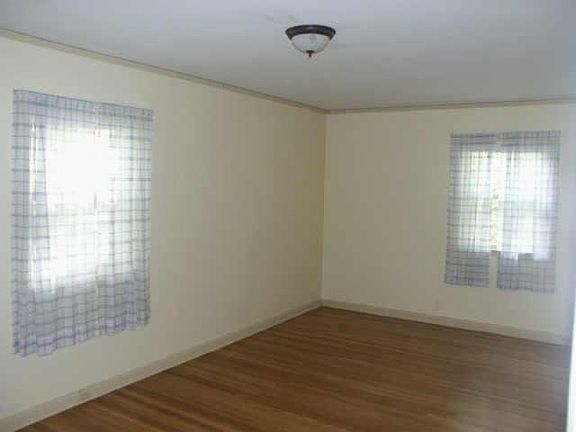 4th image of 5301 N Graceland Ave