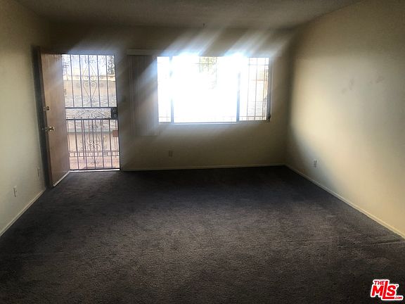 5th image of 1044 W 94th St