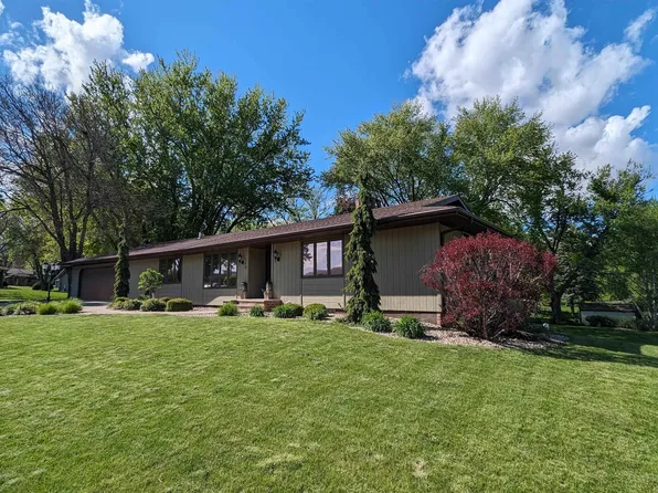 380 6th St SE, Sioux Center, IA 51250