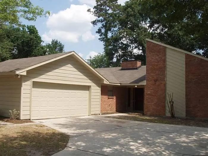 7302 Foxside Ln
