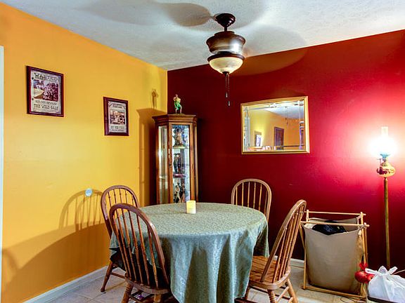 3rd image of 7084 Wildwood Cir