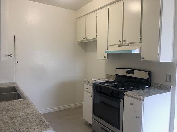 5th image of 14223 Delano St