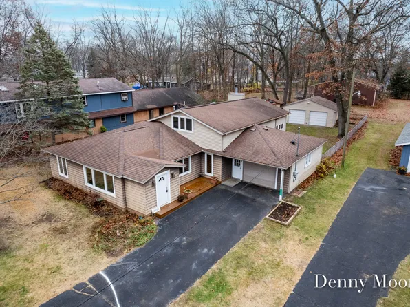 3952 England Dr, Shelbyville, MI 49344