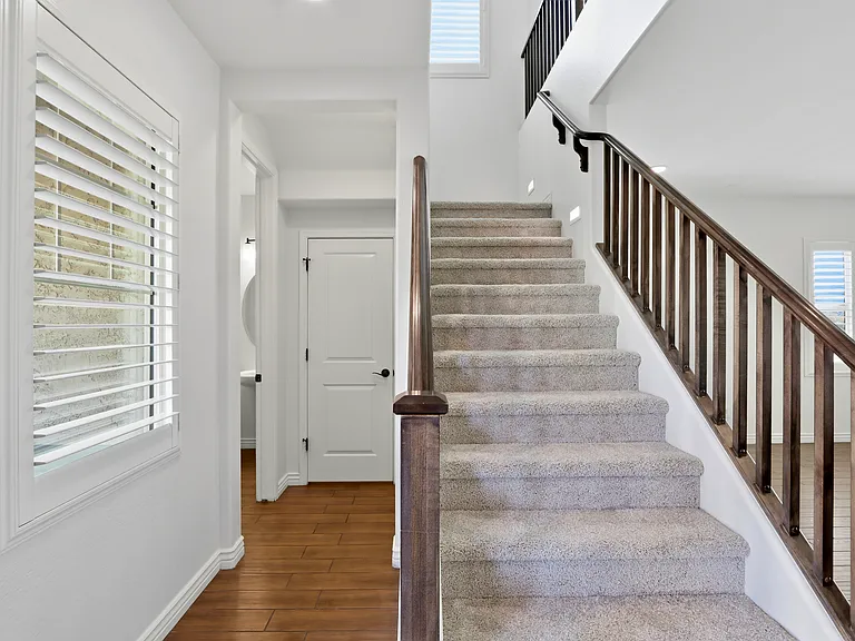 227 E Beatryce St — Photo 7