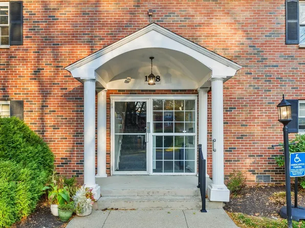 260 Pittsfield Rd Unit F15, Lenox, MA 01240