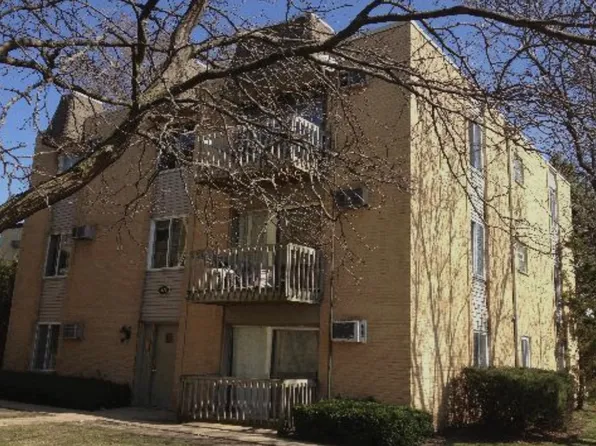 628 Piper Ln APT 1A, Prospect Heights, IL 60070