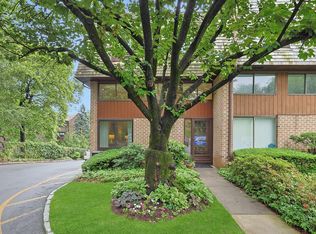 25 The Hamlet, Pelham, NY 10803