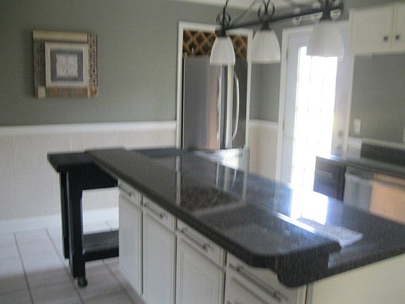 5th image of 141 Griffin Ave