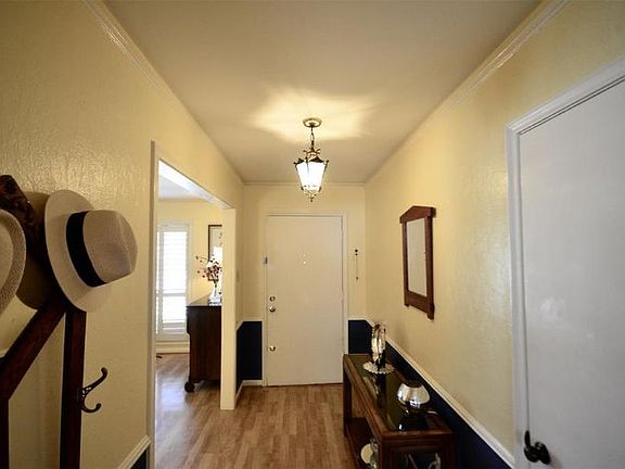 3rd image of 6227 Queensloch Dr