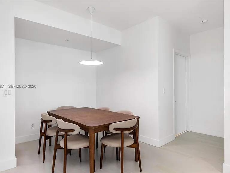 300 S Pointe Dr #907 — Photo 10
