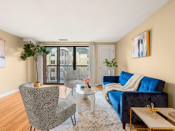 30 Revere Beach Pkwy APT 301, Medford, MA 02155