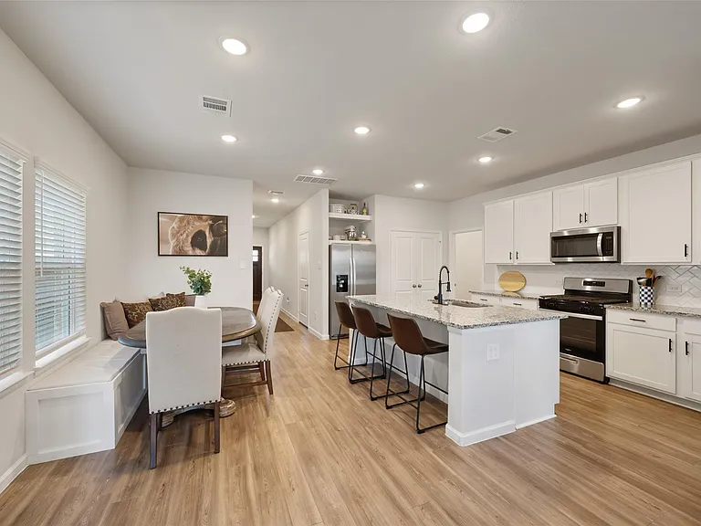 8015 Peppercorn St — Photo 7