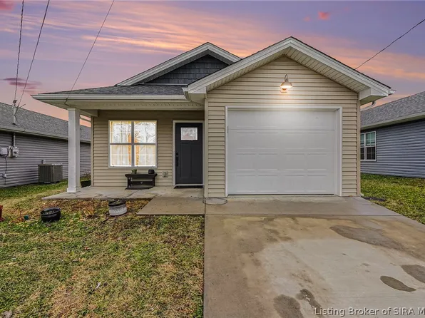 975 Wooded Trail, Scottsburg, IN 47170