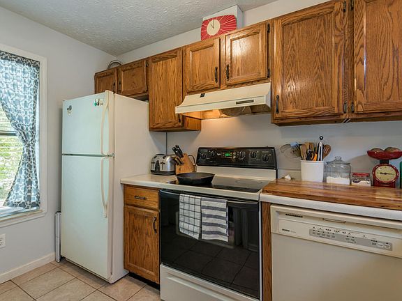 4th image of 686 Shadywood Ln