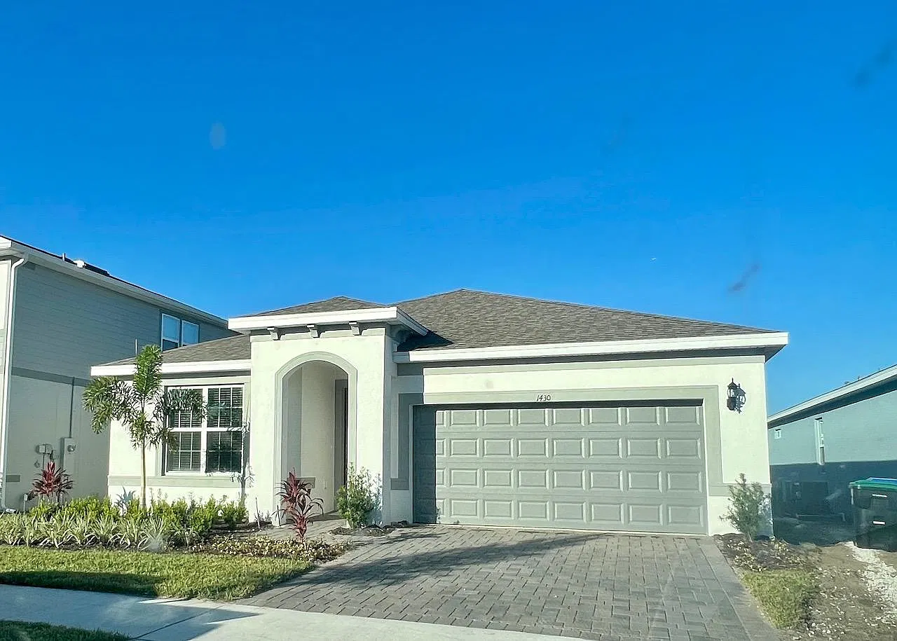 4 bed, 2424 sqft, $2,800 — Photo 1