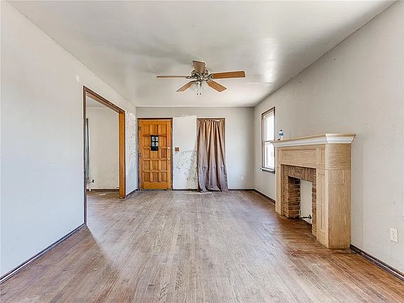 5th image of 3944 Thomas Dr