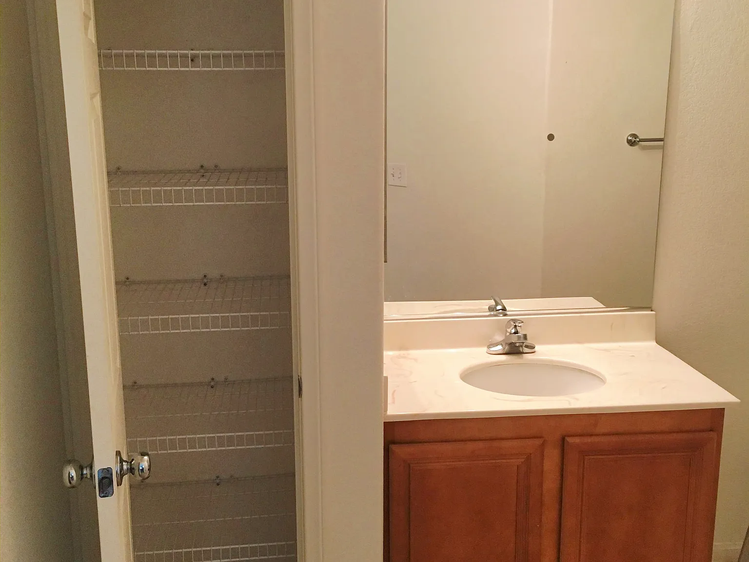 3 bed, 2.5 bath, 1741 sqft, $850 — Photo 3