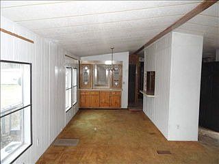 3rd image of 15825 Holiday Pkwy