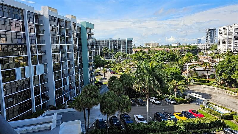 1st image of 400 Leslie Dr APT 807