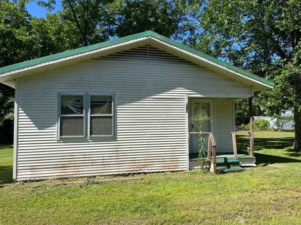 614 E Spruce St, Huntington, TX 75949
